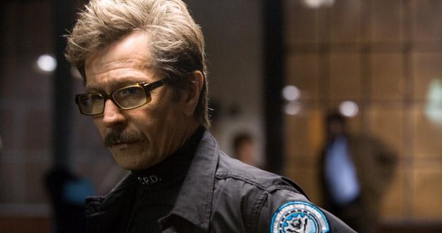 Gary Oldman w filmie "Mroczny rycerz" /materiały dystrybutora