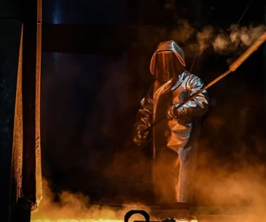 Gasną piece w polskich hutach. Stal płynie szeroką rzeką z zagranicy 