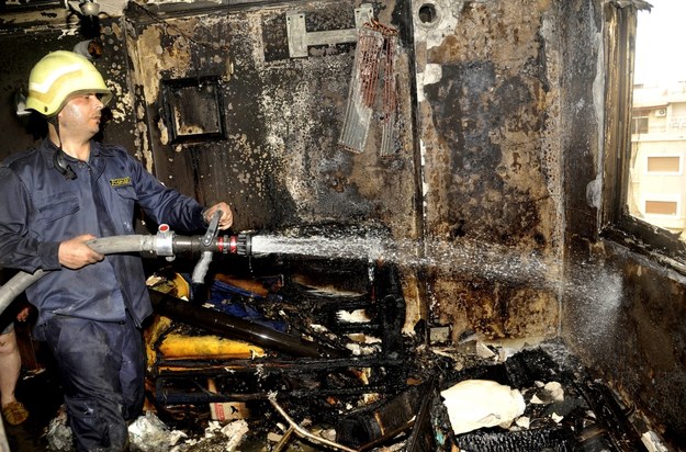 Gaszenie pożaru po ataku moździerzowym /SANA HANDOUT /PAP/EPA