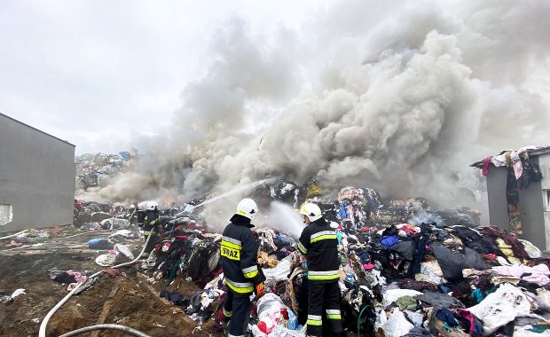 Gaszenie pożaru w Kamieńcu potrwa kilka dni