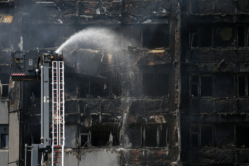 Gaszenie wieżowca Grenfell Tower /AFP