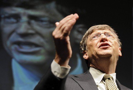 Gates nadal najbogatszym Amerykaninem, ale kryzys nie ominął i jego. /AFP