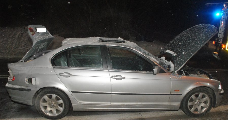 Gaz błyskawicznie się wypalił, auto nie zostało bardzo zniszczone, ale ludzie poparzeni /Policja