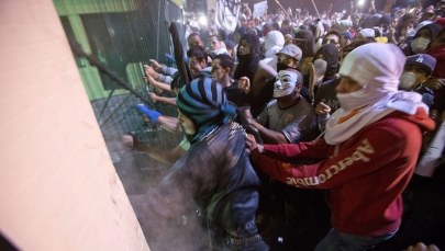 Gaz łzawiący, gumowe kule, ostra amunicja. Poszło o ceny biletów