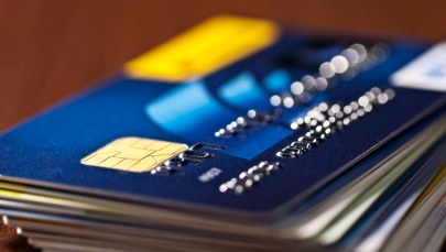 "Gazeta Wyborcza": Polacy lawinowo rezygnują z kart kredytowych