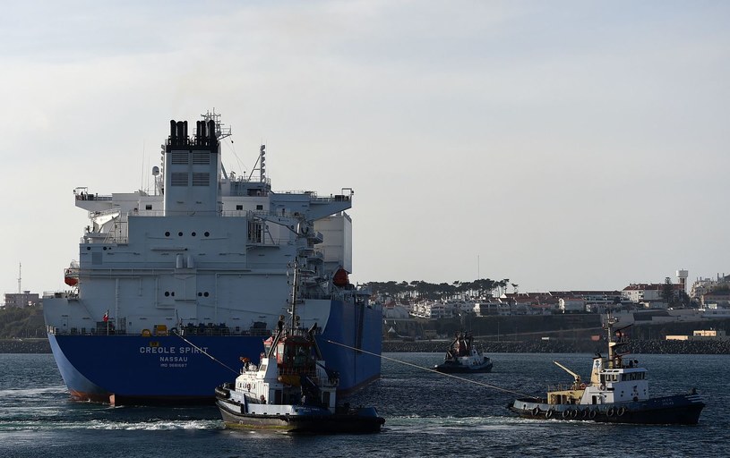 Gazowiec Creole Spirit wchodzi do portu w Sines, 170 km na południe od Lizbony /AFP