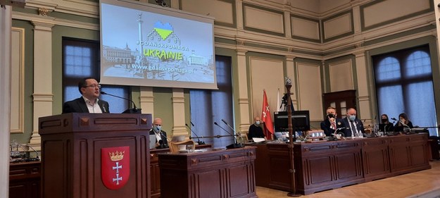 Gdańscy radni jednogłośnie przyjęli uchwałę ws zerwania współpracy z rosyjskimi miastami /Kuba Kaługa /