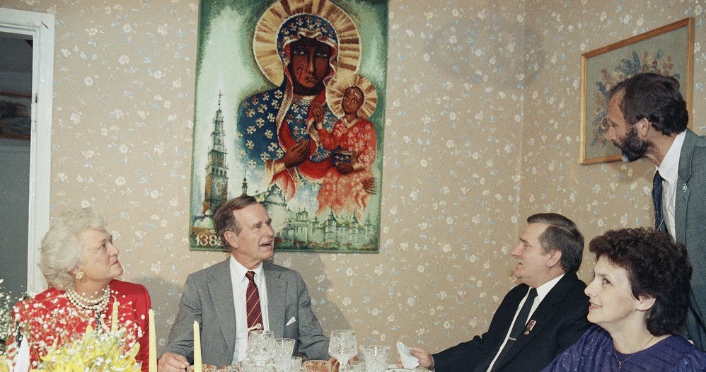 Gdańsk, 11.07.1989. Wizyta prezydenta USA George'a Busha w Polsce. Spotkanie w domu Lecha Wałęsy /AP Photo/Dennis Cook /East News