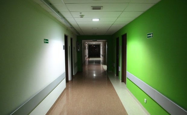 Gdańsk: 45-latka oblana żrącą substancją. Trafiła do szpitala