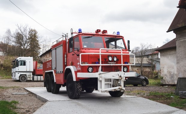 Gdańsk: Auto wpadło do kanału Raduni. Kierowca się wydostał