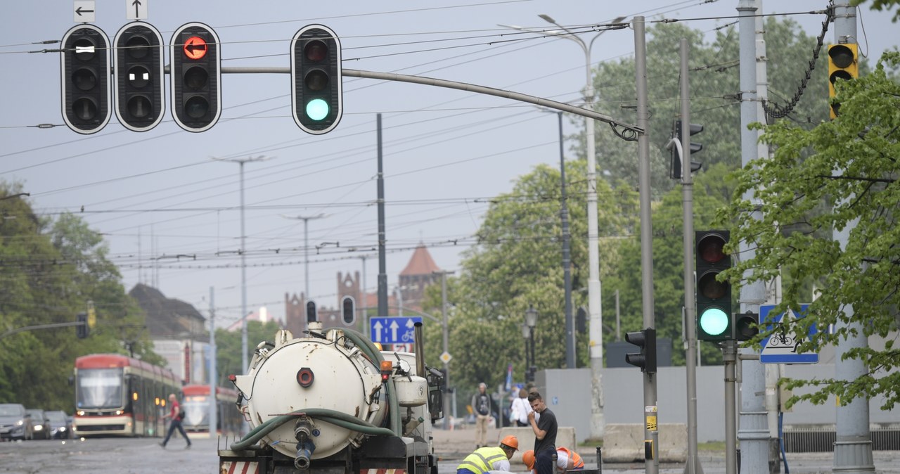 Gdańsk: Lokalne podtopienia i utrudnienia w ruchu tramwajów po burzy
