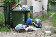 Gdańsk: Mieszkańcy boją się epidemii, bo nikt nie zabiera śmieci