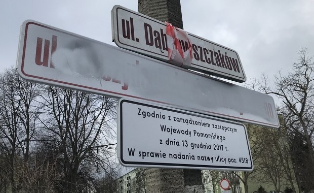 ​Gdańsk nie wyklucza ponownego montażu tabliczek ze zdekomunizowanymi nazwami ulic
