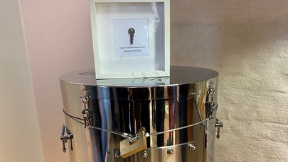 Gdańska kapsuła czasu zamknięta na 100 lat. Co się w niej znalazło?