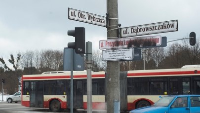 Gdańska policja ustaliła, kto zasłonił tablice z napisem "ul. Lecha Kaczyńskiego”