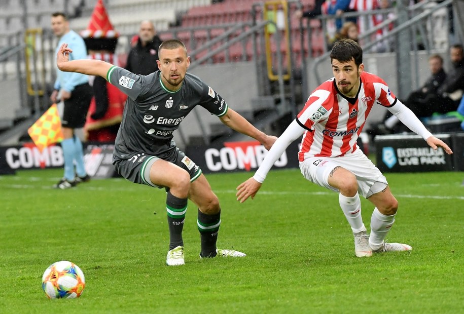 Gdańszczanie przegrali niedzielny mecz 2:0 /	Jacek Bednarczyk   /PAP