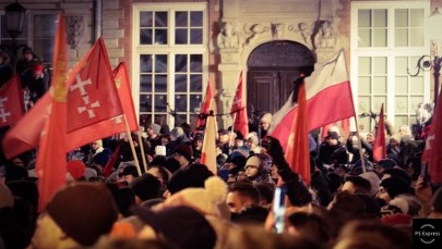 Gdańszczanie zebrali się na Długim Targu, by oddać hołd Pawłowi Adamowiczowi