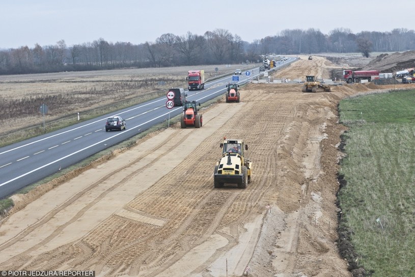 GDDKiA odpowiada za budowę dróg. Z tego względu operuje miliardami złotych /Piotr Jędzura /Reporter