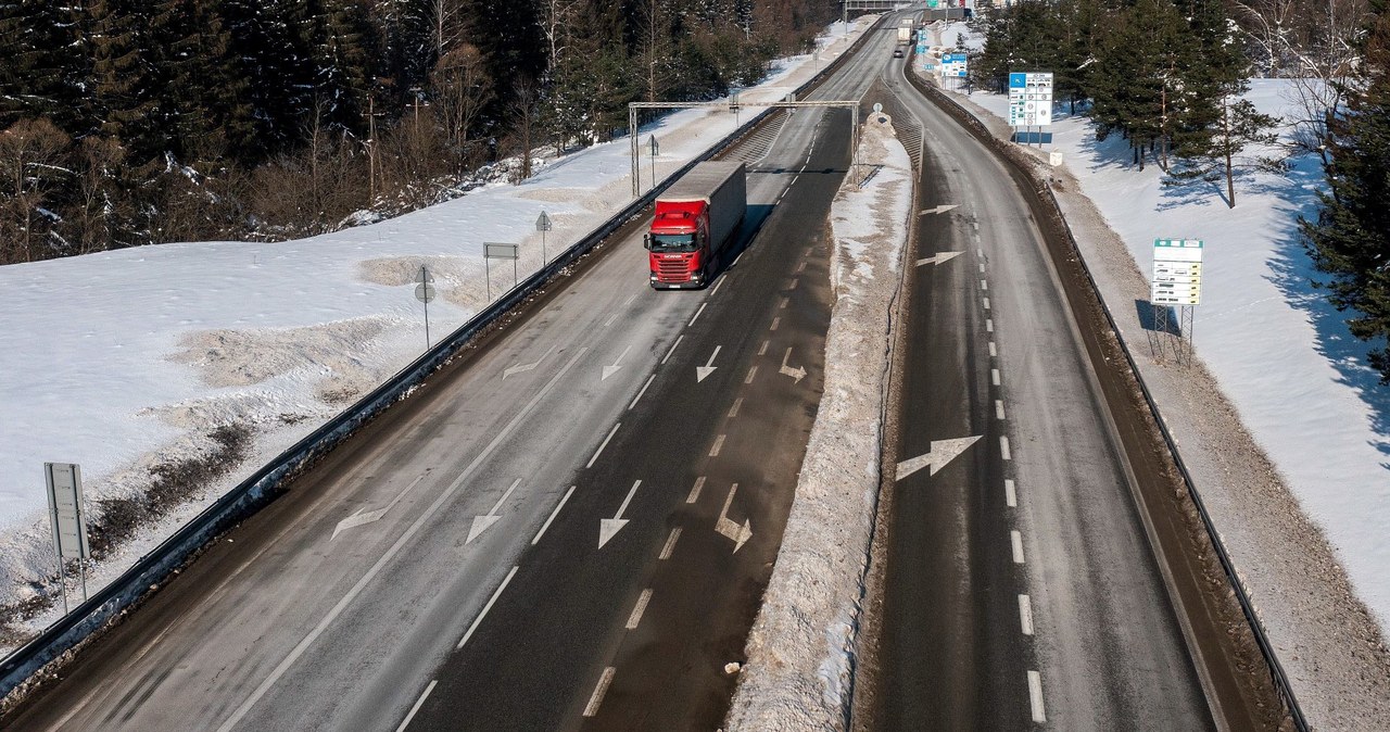 GDDKiA oraz NDS zawarły porozumienie w sprawie utworzenia przejścia transgranicznego na trasie Via Carpatia. /PAP/Darek Delmanowicz /