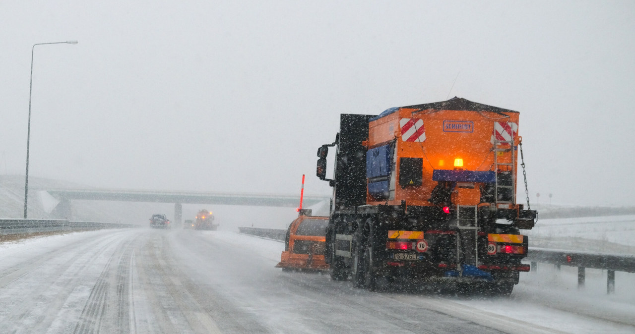 GDDKiA zapewnia, że na drogach krajowych, ekspresowych i autostradach nie będzie ślisko /Łukasz Solski /East News