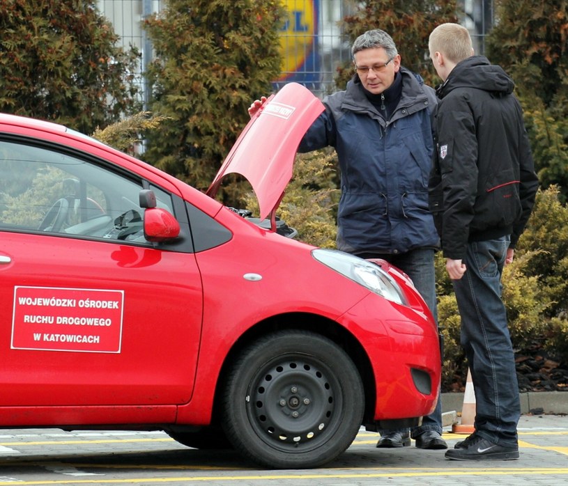 Gdy kandydat wykona wszystkie zadania, egzamin zostanie zaliczony. Dwa błędy albo stworzenie niebezpiecznej sytuacji na drodze to koniec praktycznego egzaminu na prawo jazdy. /Artur Barbarowski /East News