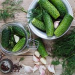 Gdy mówię, co dodaję do kiszenia ogórków, wszyscy łapią się za głowę. A potem aż mlaskają z zachwytu