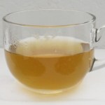 Gdy pijesz na czczo, przyspiesza metabolizm i usuwa nadmiar wody z organizmu. Na jelita działa jak plaster