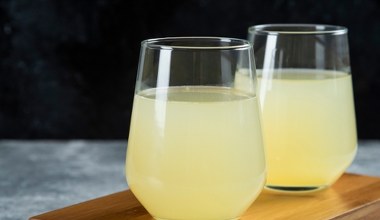 Gdy pijesz regularnie, łatwiej zrzucić wagę. Do tego poprawia nastrój i wygląd skóry 