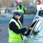 Gdy policjant zapyta, lepiej odpowiedz. 8 tys. zł mandatu wisi w powietrzu