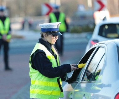 Gdy policjant zapyta, lepiej odpowiedz. 8 tys. zł mandatu wisi w powietrzu