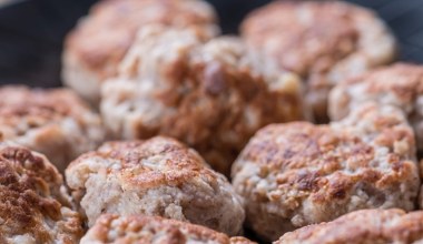 Gdy serwuję na obiad te klopsiki, cała rodzina biegnie do kuchni. Są przepyszne