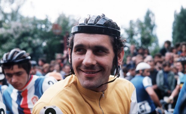 Gdy startował w Wyścigu Pokoju, pustoszały ulice. Do dziś mówią o nim "profesor kolarstwa"