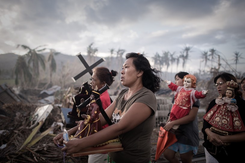 Gdy tajfun Yolanda uderzył w Tacloban, wiatr osiągał prędkość 385 km/h. Żywioł zniszczył miasto w 80 proc. /AFP