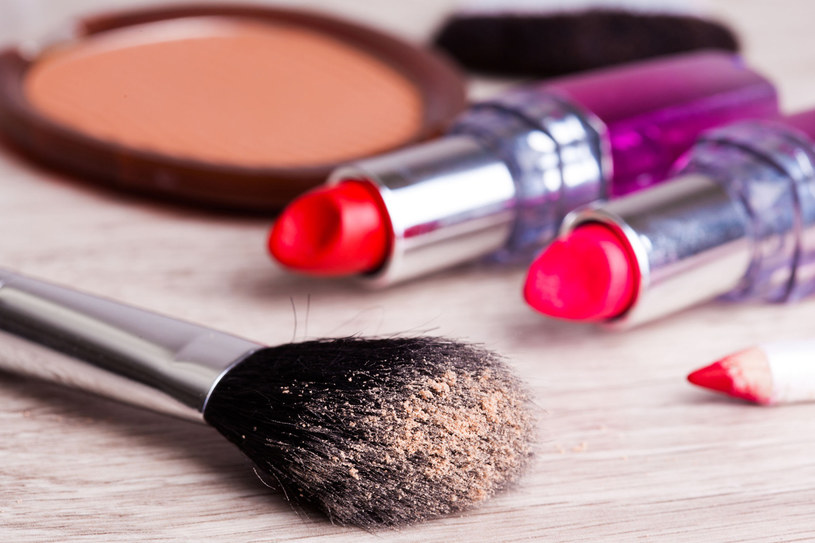 Gdy ulubiony kosmetyk zmieni konsystencję, zapach lub kolor - wyrzuć go lepiej do kosza /123RF/PICSEL