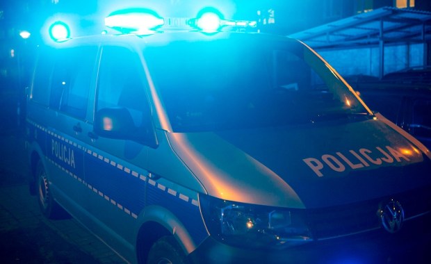 Gdy żona spała, przyłożył jej nóż do gardła. Następnie ją zgwałcił