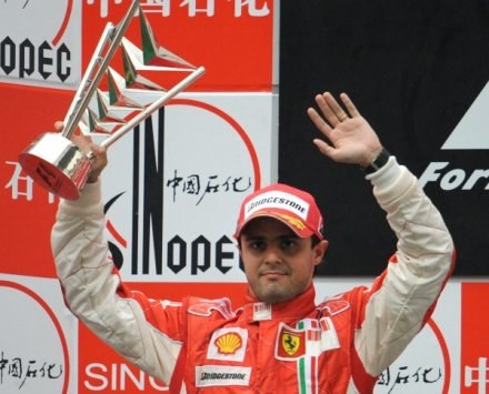 Gdyby medale obowiązywały w sezonie 2008, mistrzem byłby Massa /AFP