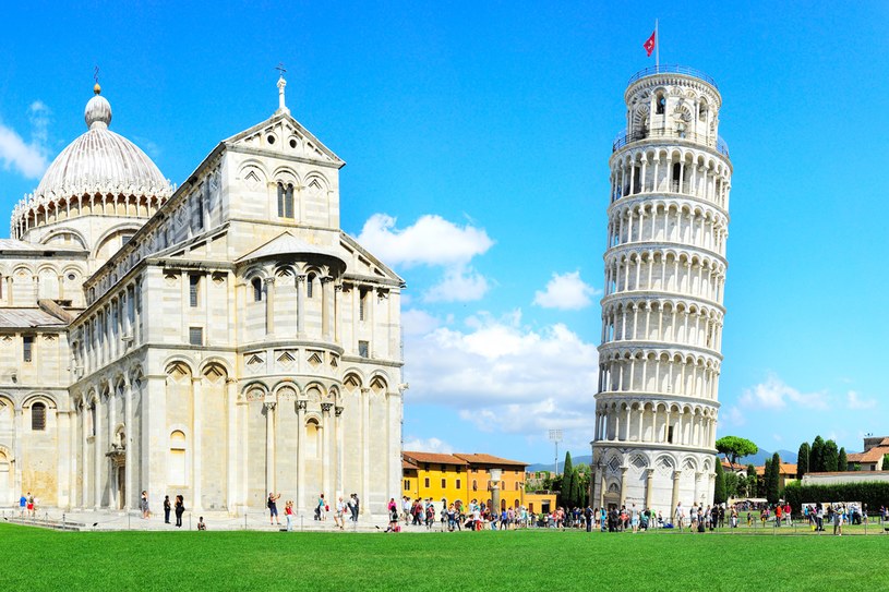 Gdyby nie Krzywa Wieża, Piza byłaby jednym z wielu toskańskich miasteczek. /123RF/PICSEL