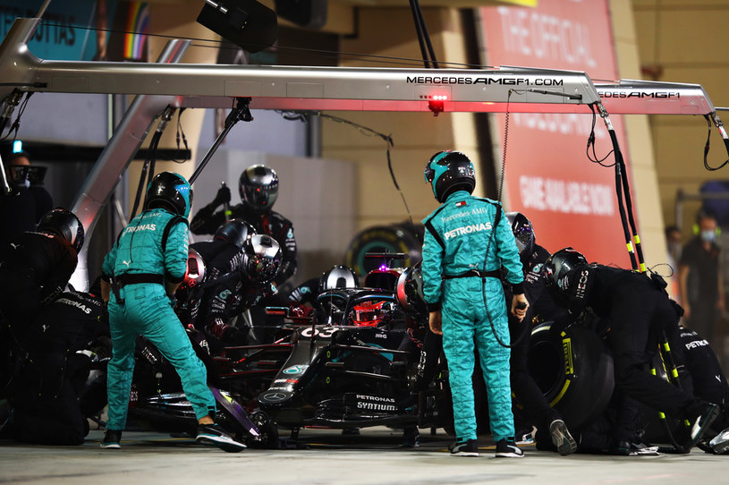 Gdyby nie kuriozalne postępowanie Mercedesa zastępujący Hamiltona Russel wygrałby wyścig w swoim pierwszym starcie w tym zespole... /Getty Images