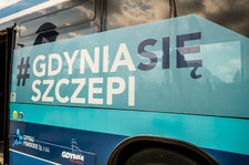 Gdynia: 15 wniosków o ukaranie po ataku na szczepionkobus