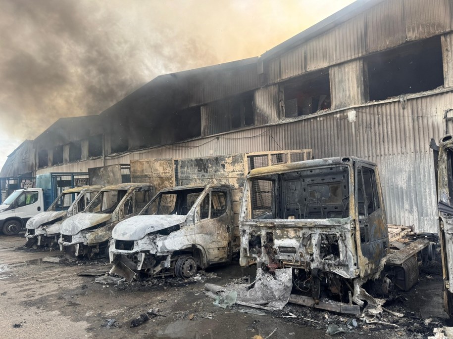 Gdynia. Pożar hali z makulaturą /KW PSP Gdańsk /Państwowa Straż Pożarna