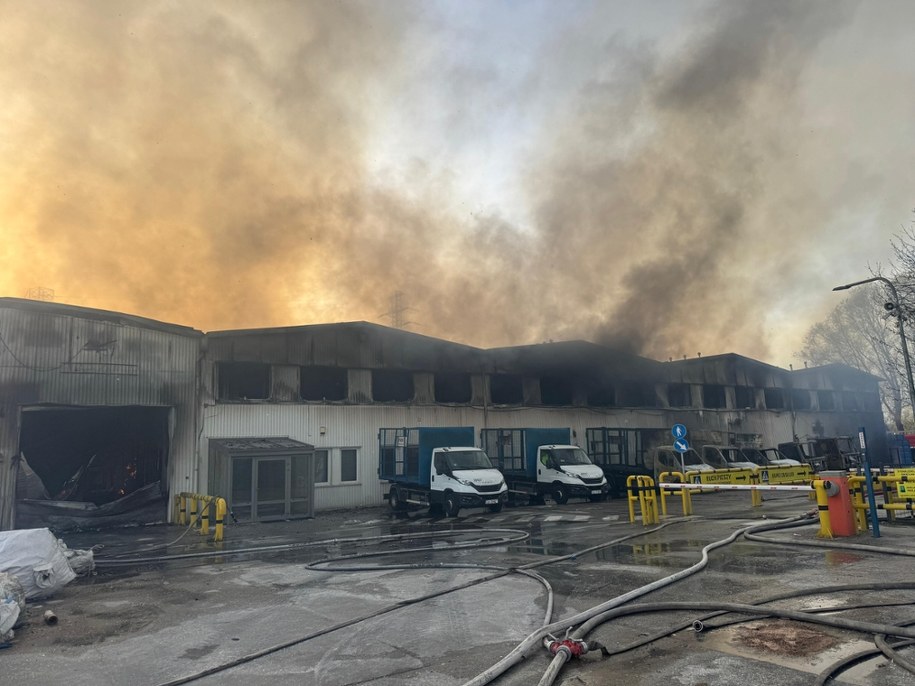 Gdynia. Pożar hali z makulaturą /KW PSP Gdańsk /Państwowa Straż Pożarna
