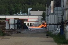 Gdynia: Pożar magazynu z lakierami na terenie dawnego Polifarbu