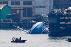 Gdynia: Statek przechylił się w suchym doku 