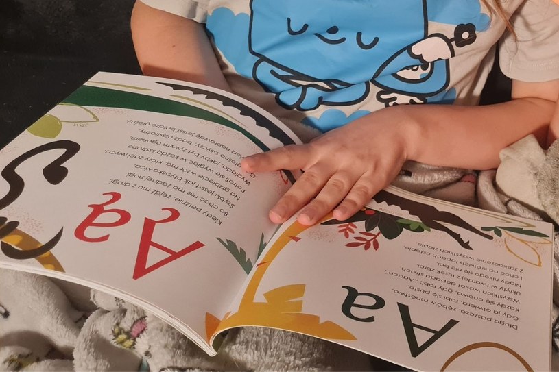 Gdyński policjant wydał książkę dla dzieci. Do napisania "Zwierzęcego alfabetu" zainspirowała go córka /materiały prasowe
