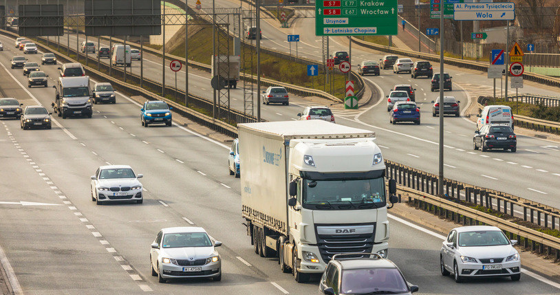 Gdzie się podziały brakujące ciężarówki z e-TOLL? /Agencja SE/East News