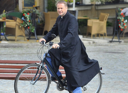 Gdzie teraz będzie jeździł na rowerze "Ojciec Mateusz"? / fot. Baranowski /AKPA
