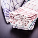 Gdzie wyrzucać brudne ścierki? Pojawiają się sprzeczne informacje