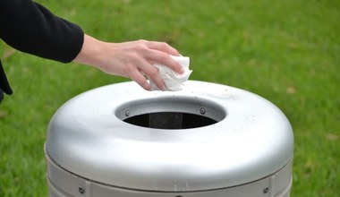 Gdzie wyrzucasz opakowania po lekach? Polacy mają z tym odwieczny problem