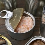 Gdzie wyrzucić puszki po konserwach? Polacy masowo popełniają ten błąd