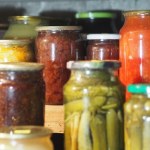 Gdzie wyrzucić słoik z zawartością? Wiele osób popełnia ten błąd